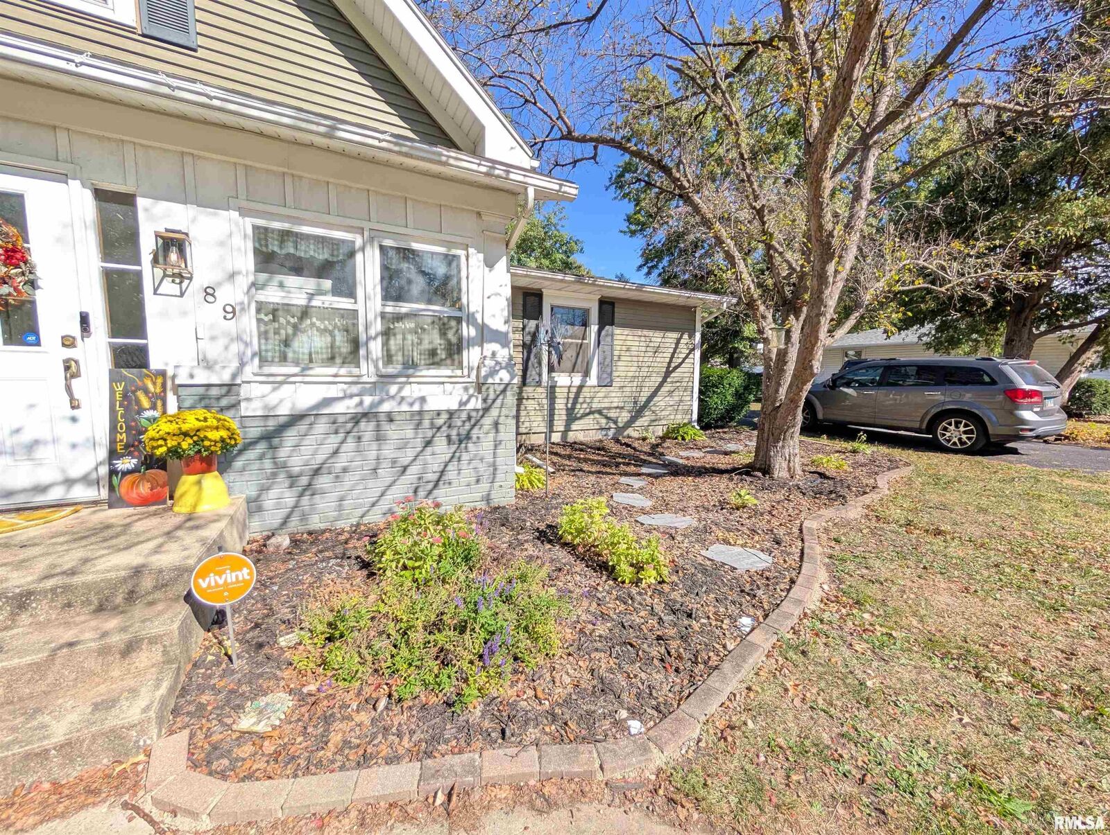 Property Photo:  1589 W Water Street  IL 61401 