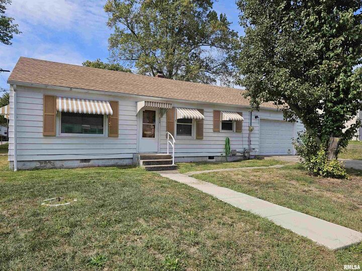 Property Photo: 713 N 10th Street IL 62864