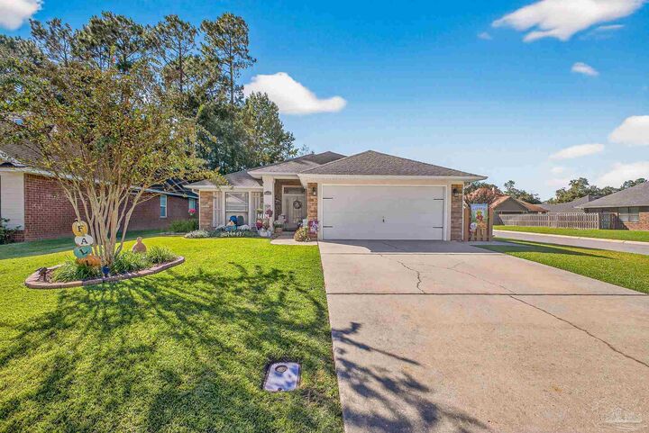 Property Photo: 6065 Dunridge Dr FL 32571
