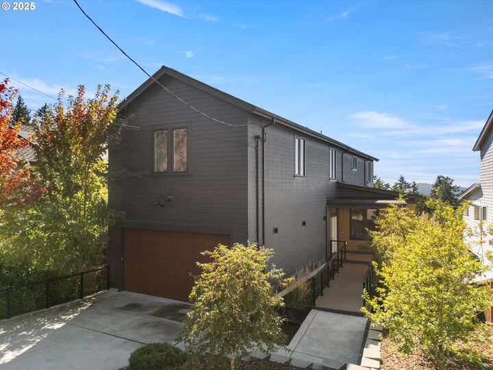 3718 SW Hillside Dr  Portland OR 97221 photo