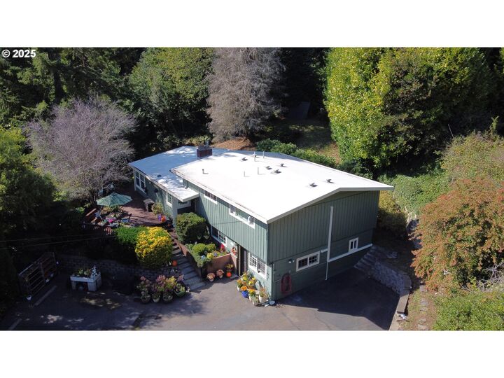 Property Photo:  1001 W Park Rd  OR 97420