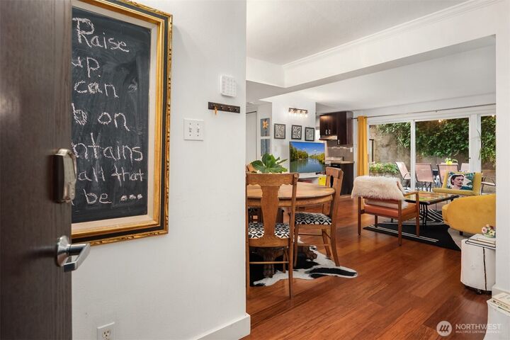 Property Photo: 752 Bellevue Avenue E 107 WA 98102