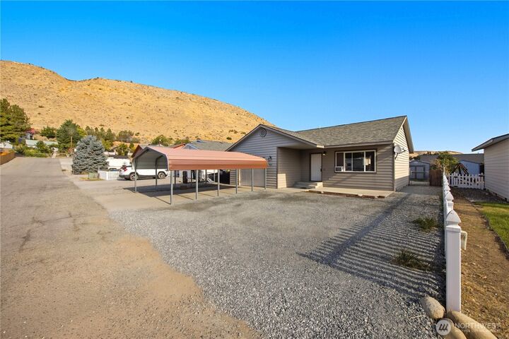 Property Photo: 122 Kelly Street WA 98846