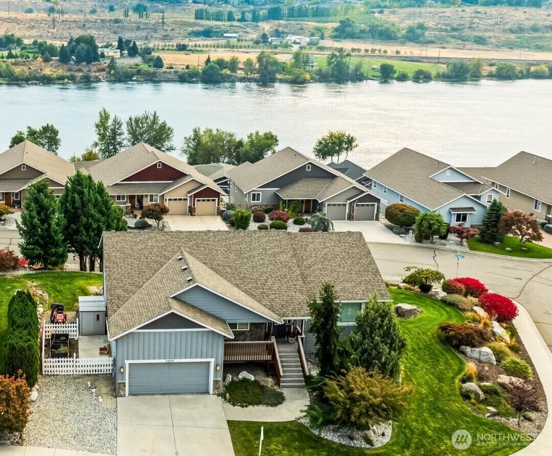 Property Photo: 2840 Akamai Way WA 98802