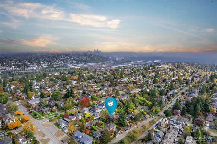 3034  30th Avenue W  Seattle WA 98199 photo