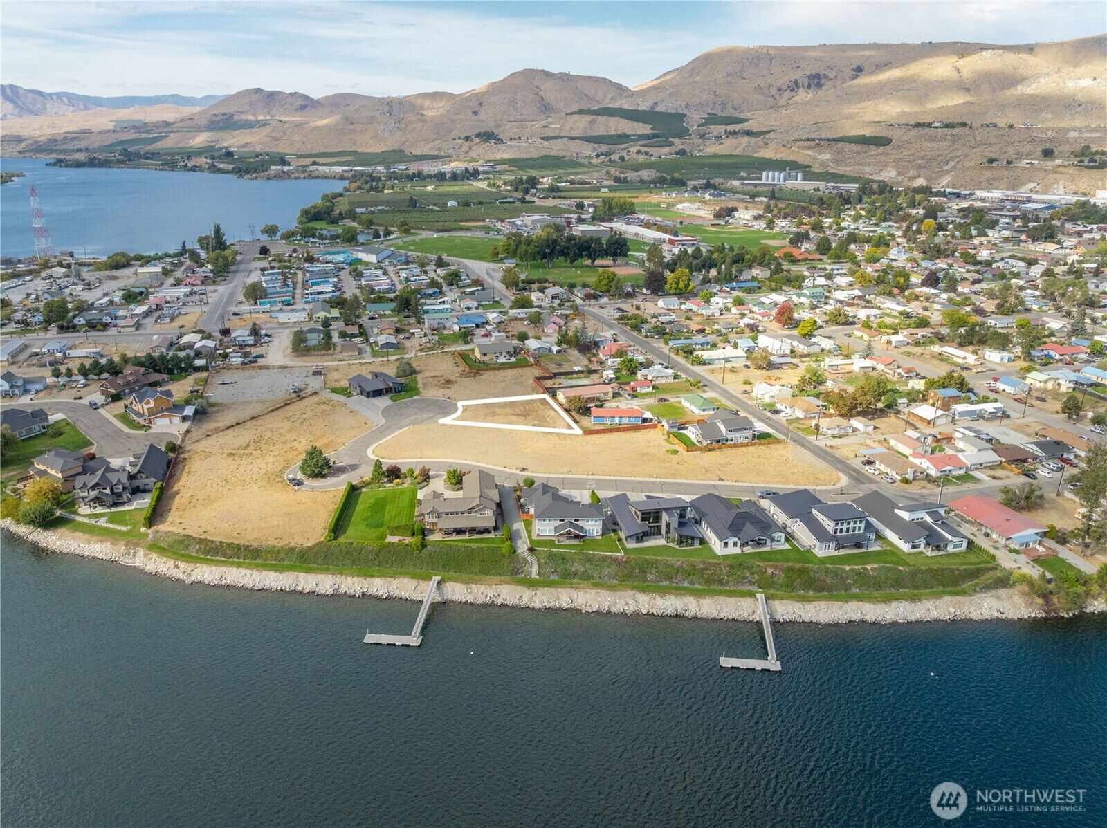 Property Photo: 721 Heron Court WA 98812