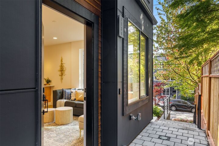 Property Photo:  113  24th Avenue E B  WA 98112 