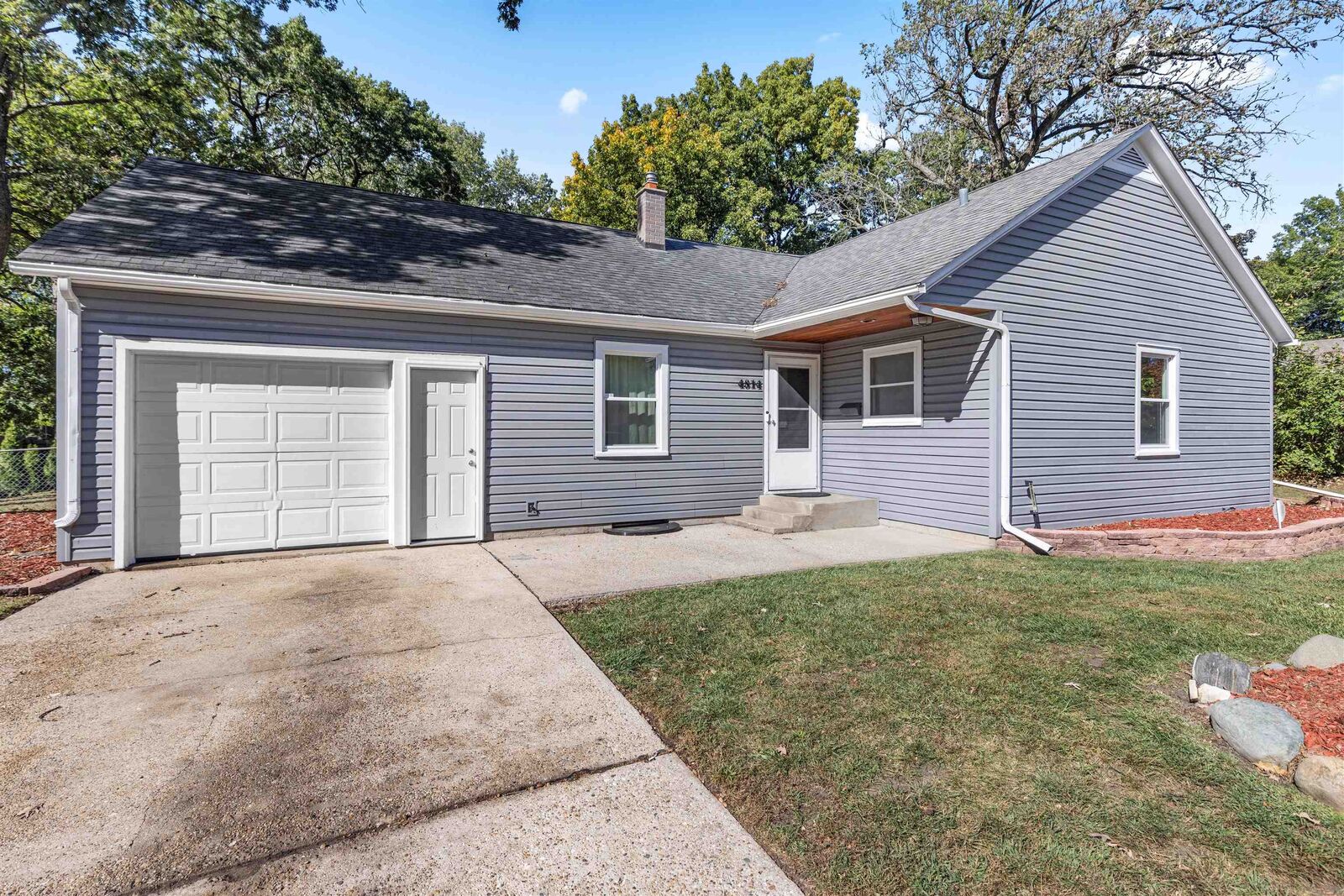 Property Photo:  4814 Illinois Street  IL 61111 