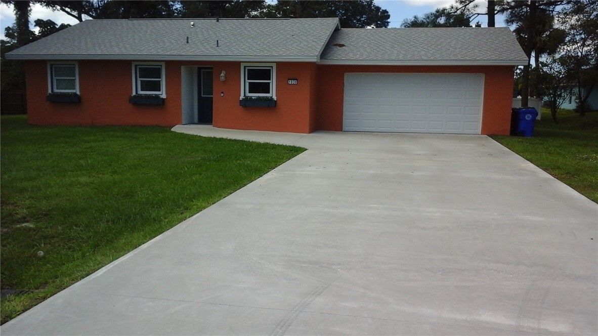 Property Photo: 1030 Roseland Road FL 32958