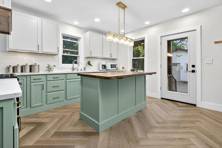 Property Photo:  1017 W Lawrence Street  WI 54914-5211 