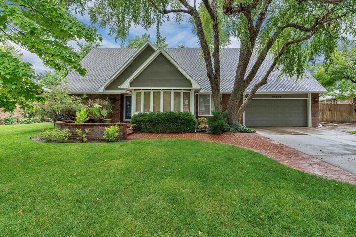 10238 W Alamo Ct  Wichita KS 67212 photo
