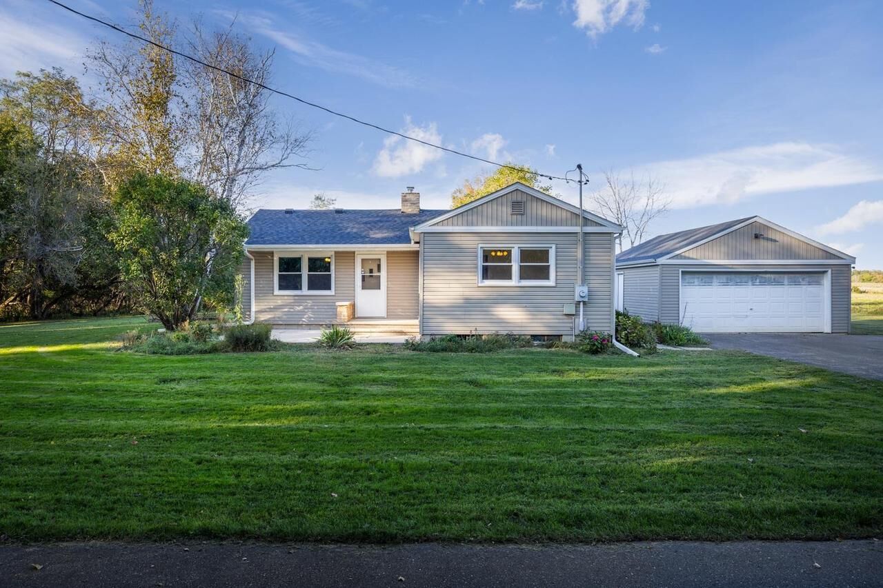 Property Photo:  41 East Royal Vale  WI 53534 