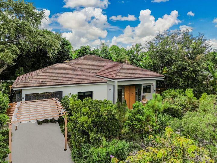 Property Photo: 1320 NE 138th St FL 33161