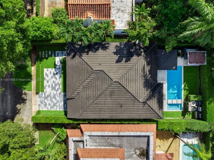 Property Photo: 740 Majorca Ave FL 33134