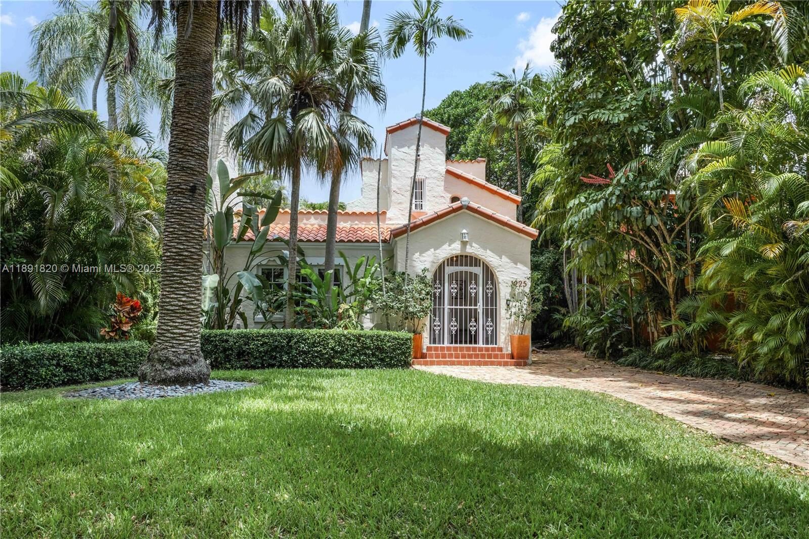 Property Photo: 1225 Asturia Ave FL 33134