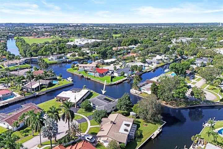 Property Photo:  6091 SW 14th St  FL 33317 