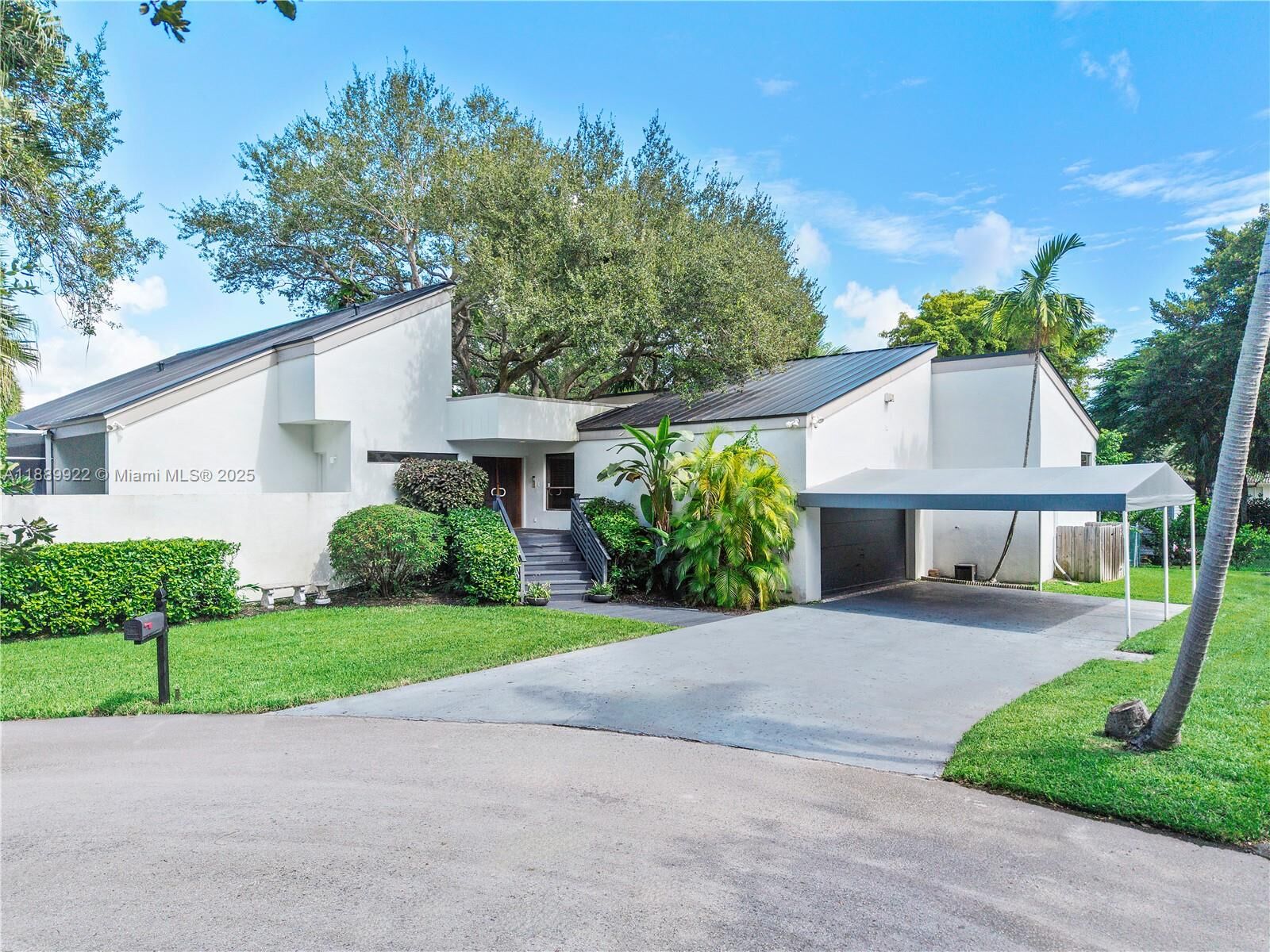Property Photo: 7605 SW 160th Ter FL 33157