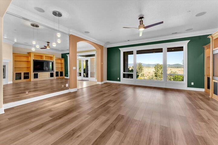 Property Photo: 827 Santa Cruz Drive CA 96003