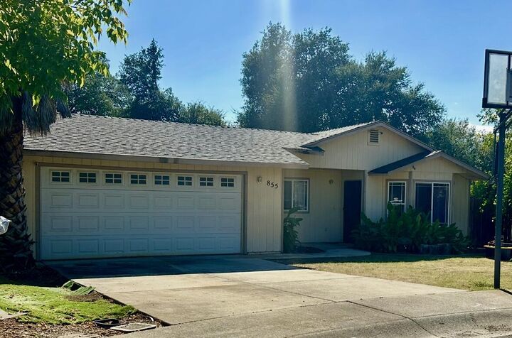 855 Jefferson Court  Redding CA 96002 photo