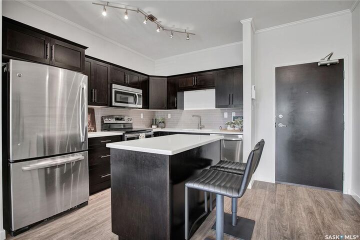 Property Photo: 545 Hassard Close 109 SK S7L 6V3