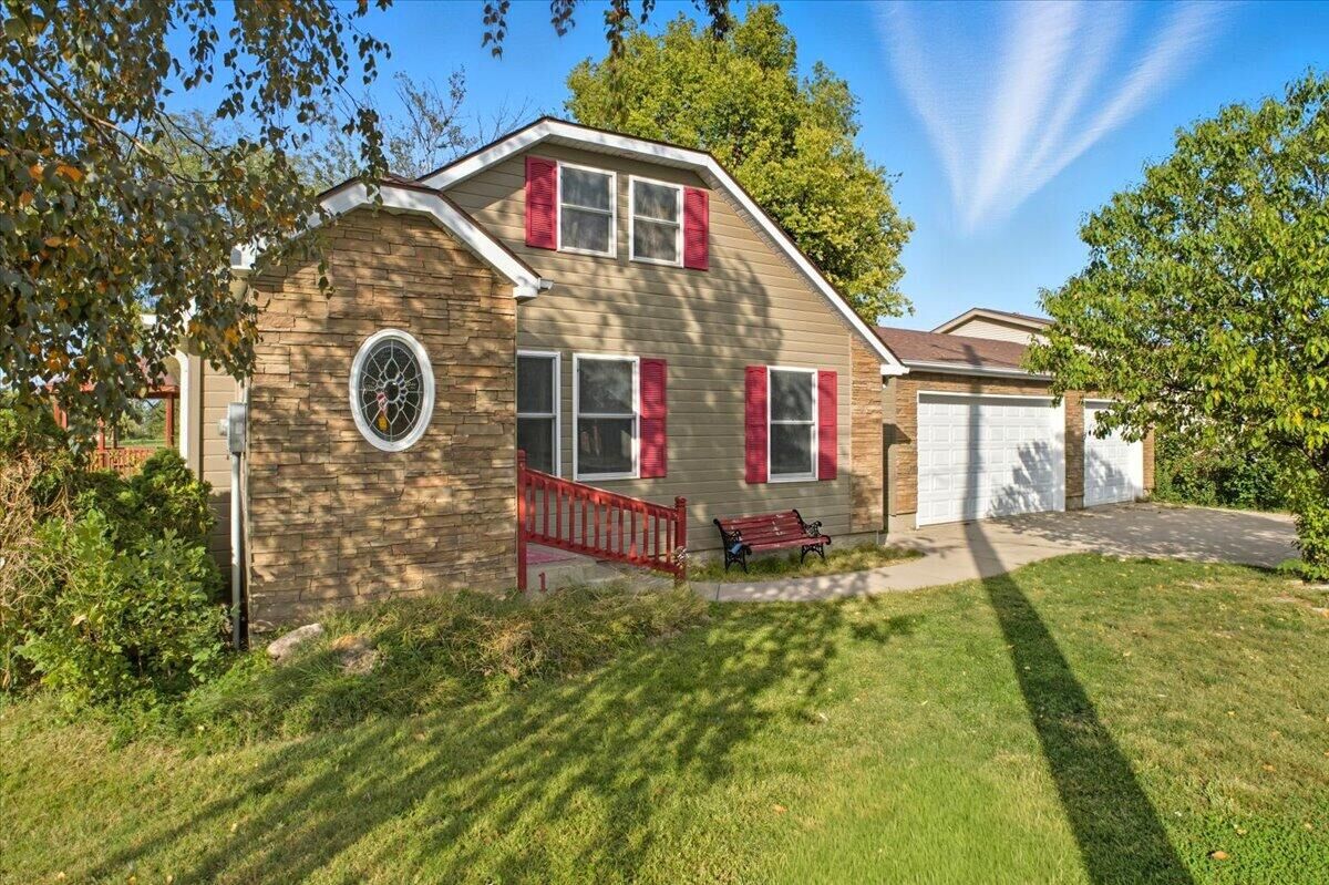 Property Photo:  104 Comanche  Street  IA 51503 