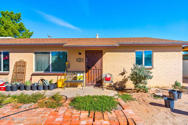Property Photo: 6131 E 28th Street AZ 85711
