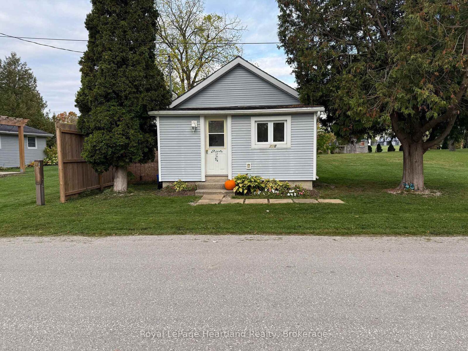 Property Photo:  770 Somerville Street  ON N0G 2H0