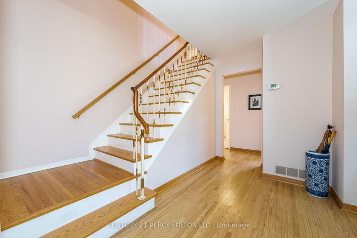 Property Photo: 14 Farmington Crescent ON M1S 1G1