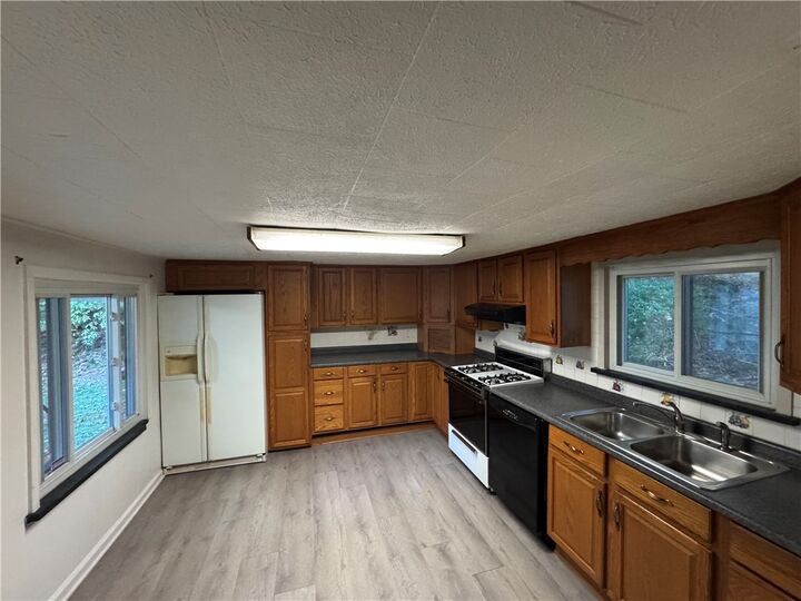Property Photo: 576 Glenfield Rd PA 15143