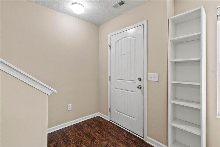 Property Photo: 5726 Hayden Run Boulevard OH 43016