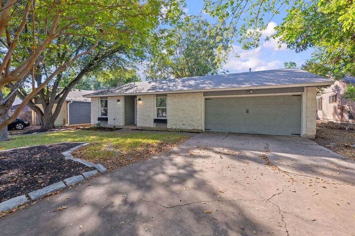 Property Photo: 609 Blackberry Drive TX 78745