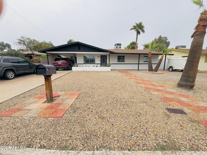 Property Photo: 7017 N 33rd Avenue AZ 85051
