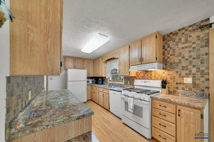 Property Photo: 7605 Blue Bird Ln SD 57718
