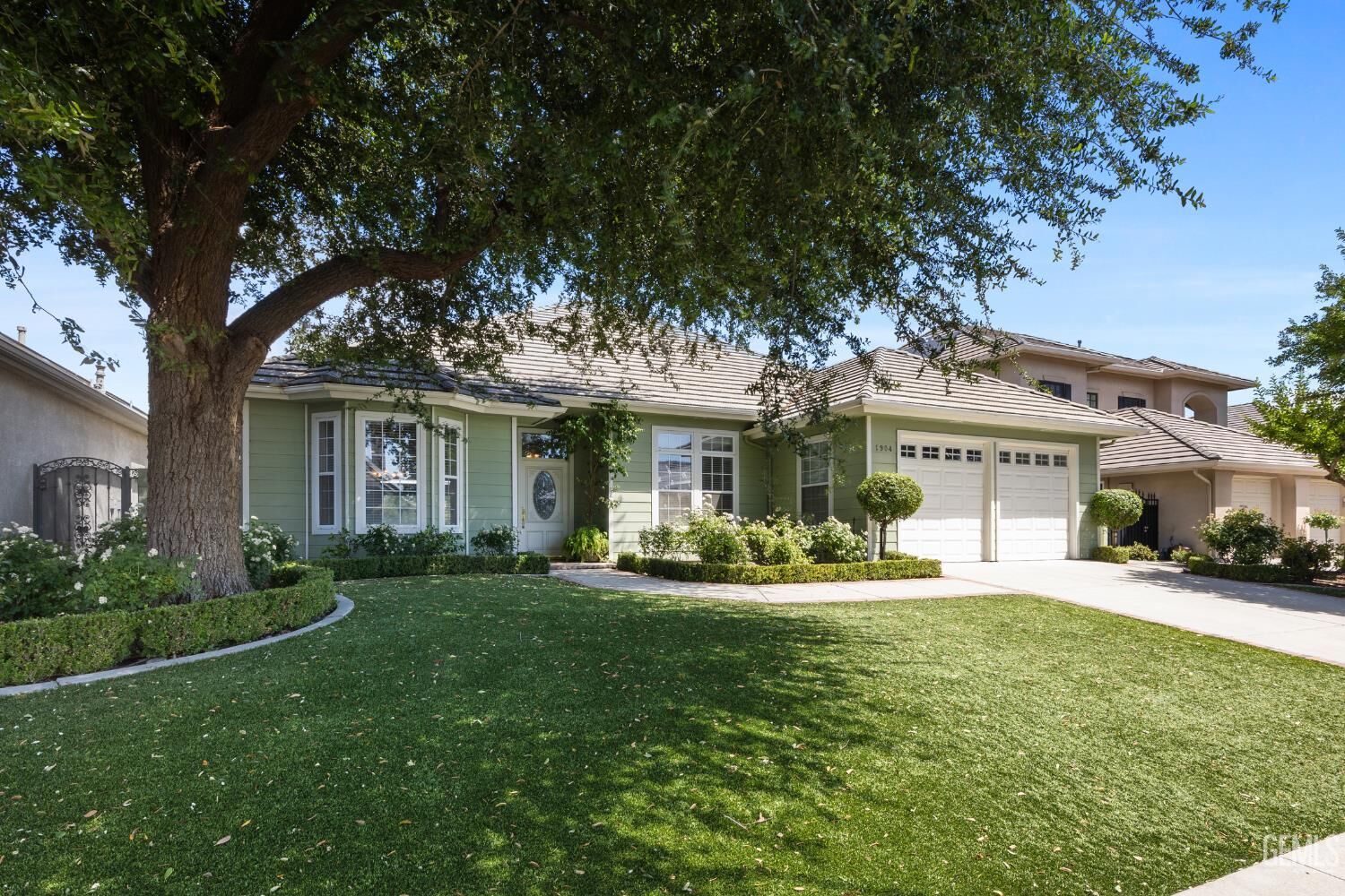 Property Photo:  1904 Wedgemont Place  CA 93311 