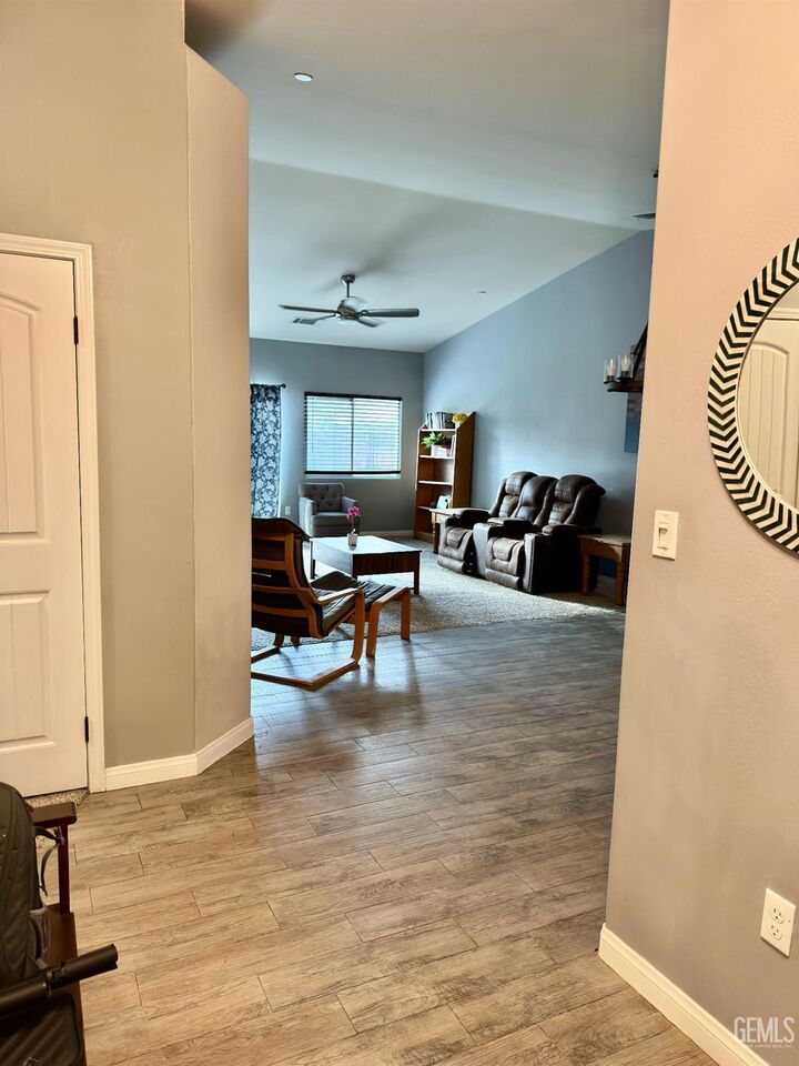 Property Photo:  411 Quaking Aspen Avenue  CA 93280 