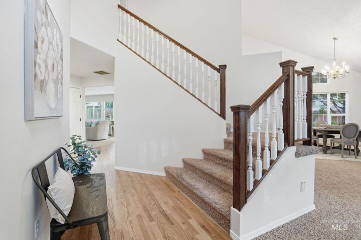 Property Photo: 330 S Winthrop Pl ID 83709
