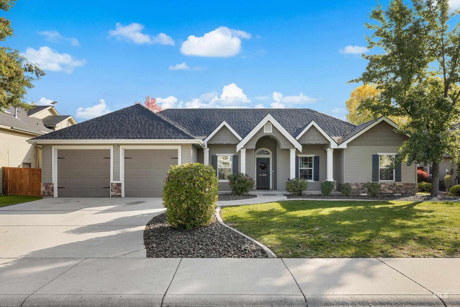 Property Photo:  304 N Baldy Pl  ID 83669-5604 