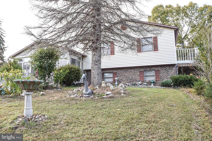 Property Photo: 939 Loop Road WV 25420