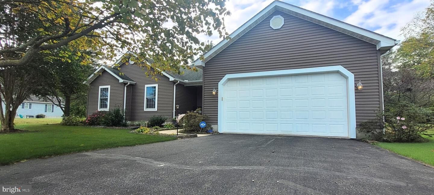 Property Photo:  912 Little Brooke Lane  DE 19973 