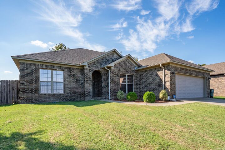 Property Photo: 1615 Gardenia AR 72034