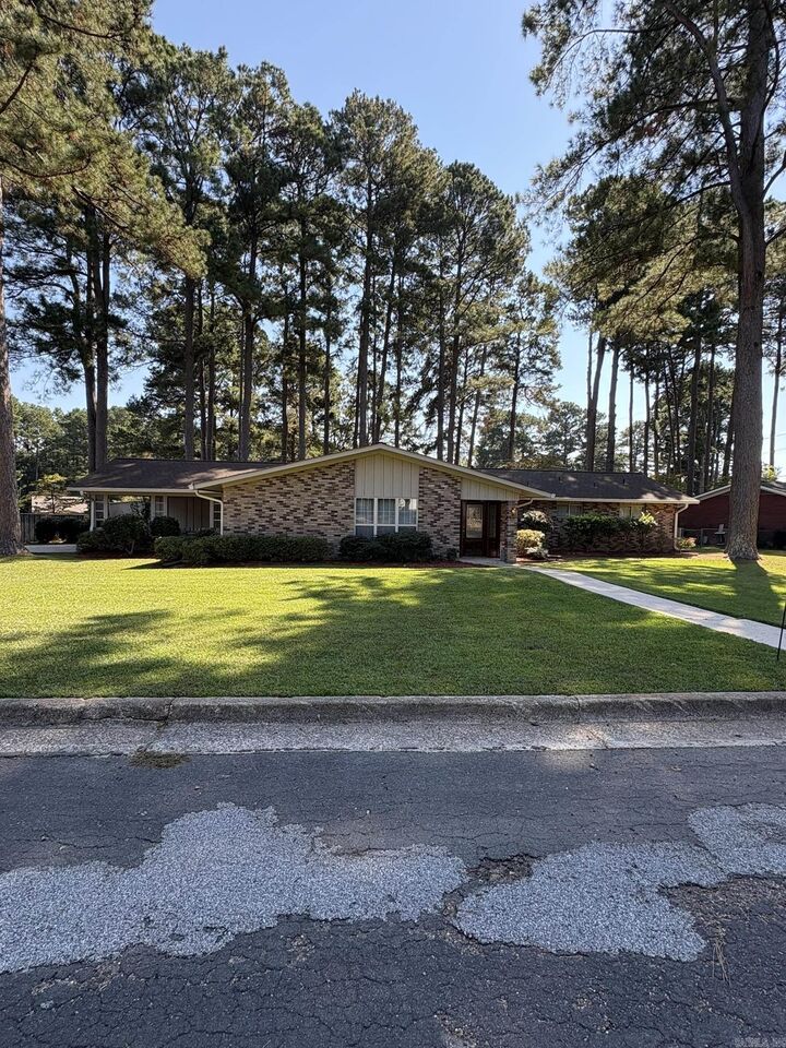 1741 Edgemere  Camden AR 71701-3148 photo