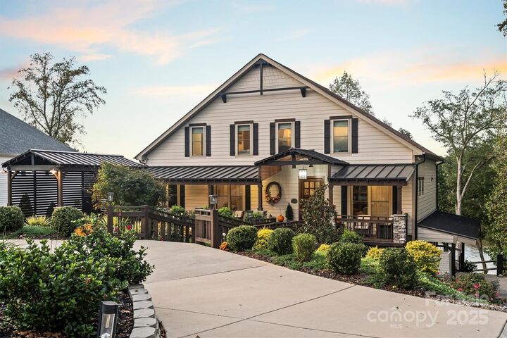 Property Photo:  5888 Wood Duck Way  NC 28609 