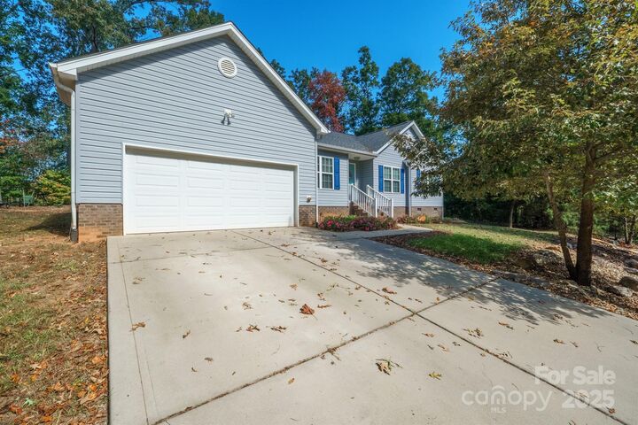 Property Photo: 5039 Penn Road NC 28080