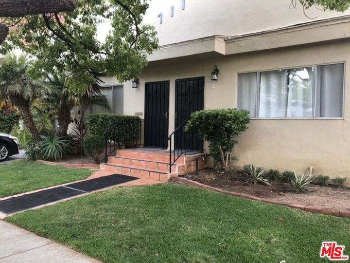 Property Photo: 711 Grant St CA 90405