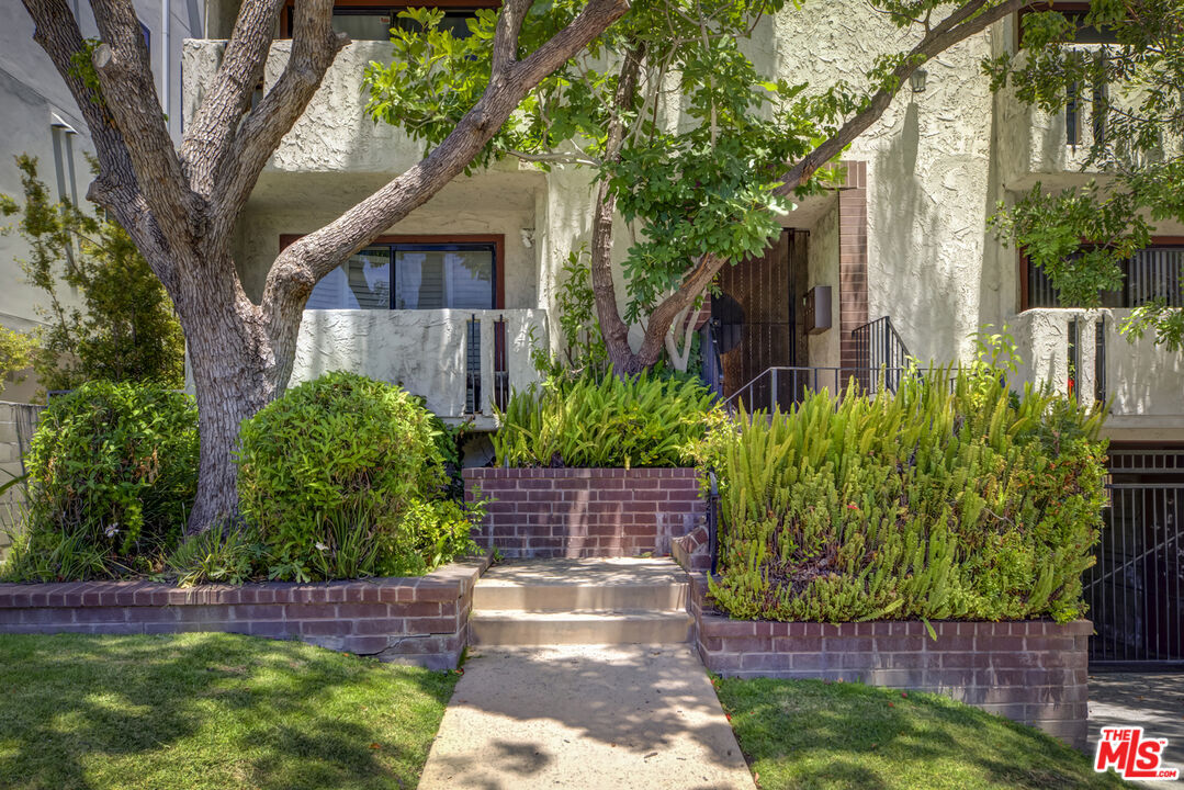 Property Photo:  1916 Overland Ave  CA 90025 