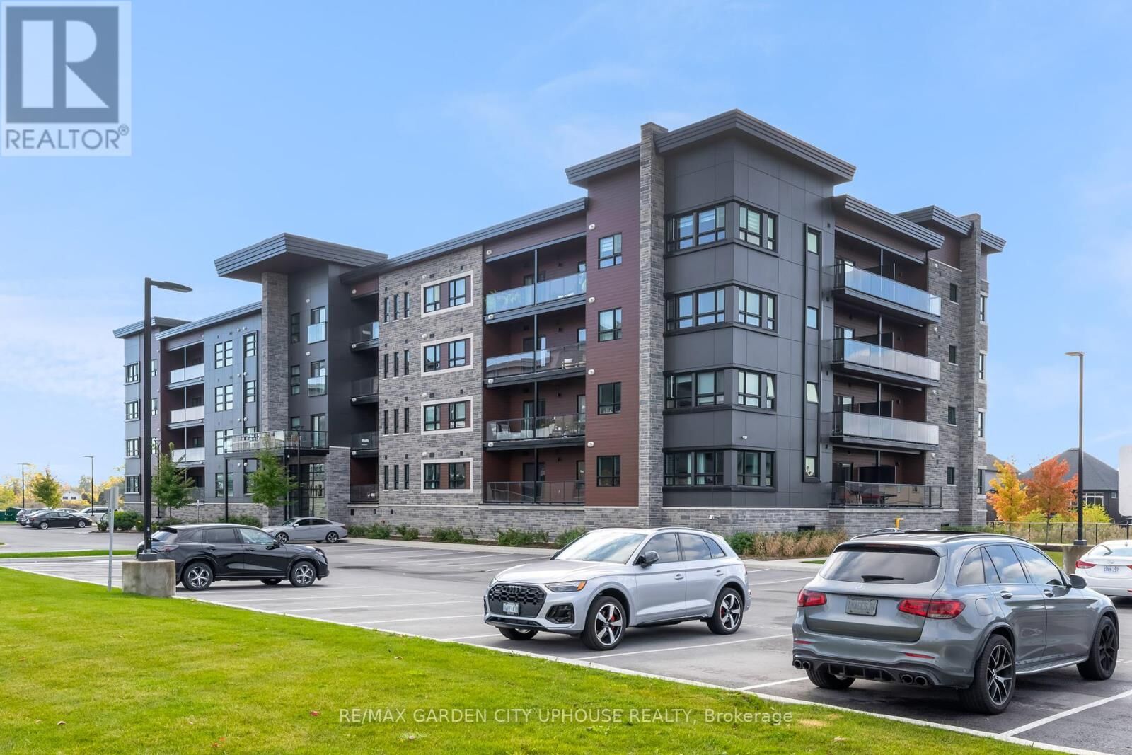 Property Photo: 118 Summersides Boulevard 408 ON L3B 5N5