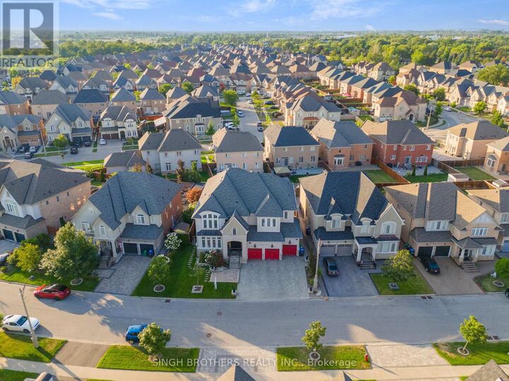 Property Photo:  15 Degrey Drive  ON L6P 3T6 