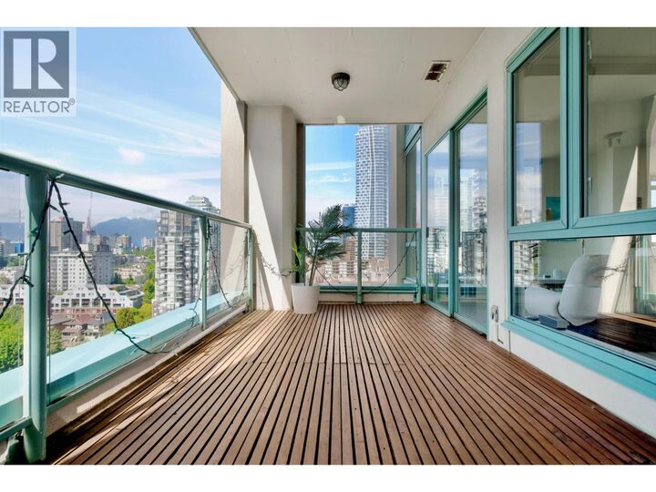 Photo de la propriété:  907 Beach Avenue 2103  BC V6Z 2R3