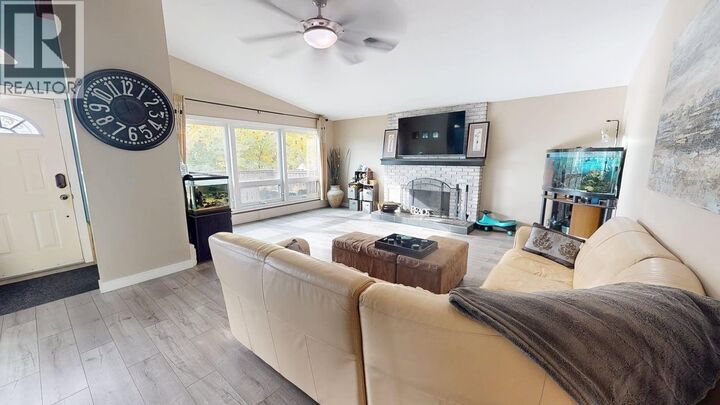Photo de la propriété: 9308 112 Avenue BC V1J 2V9