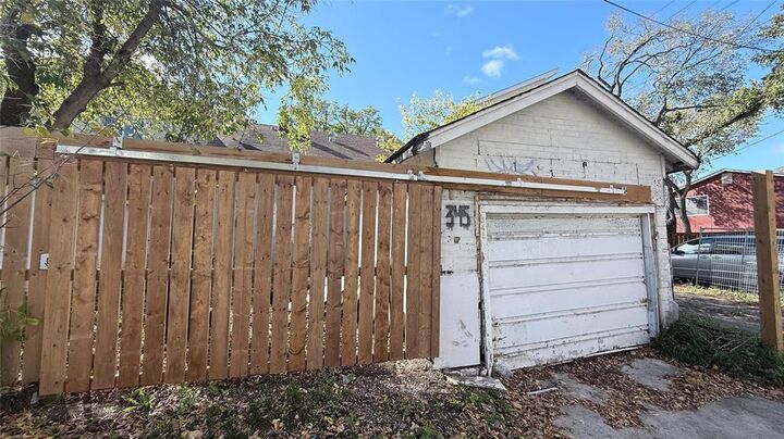 Property Photo: 345 Boyd Avenue MB R2W 1P1